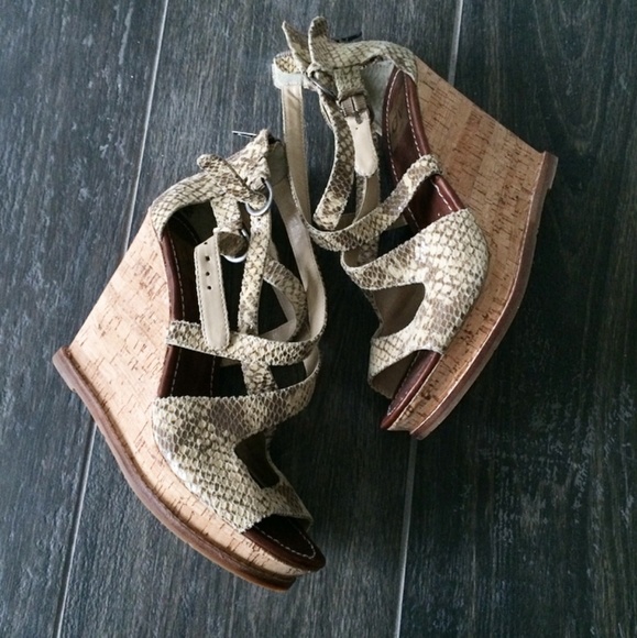 DV dolce vita wedge sandal - Picture 3 of 4